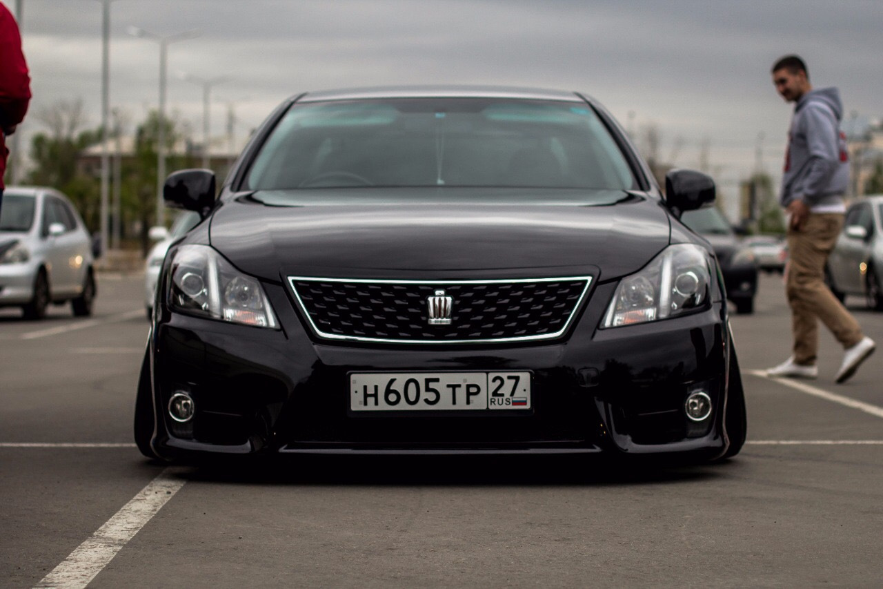 Toyota Crown athlete stance