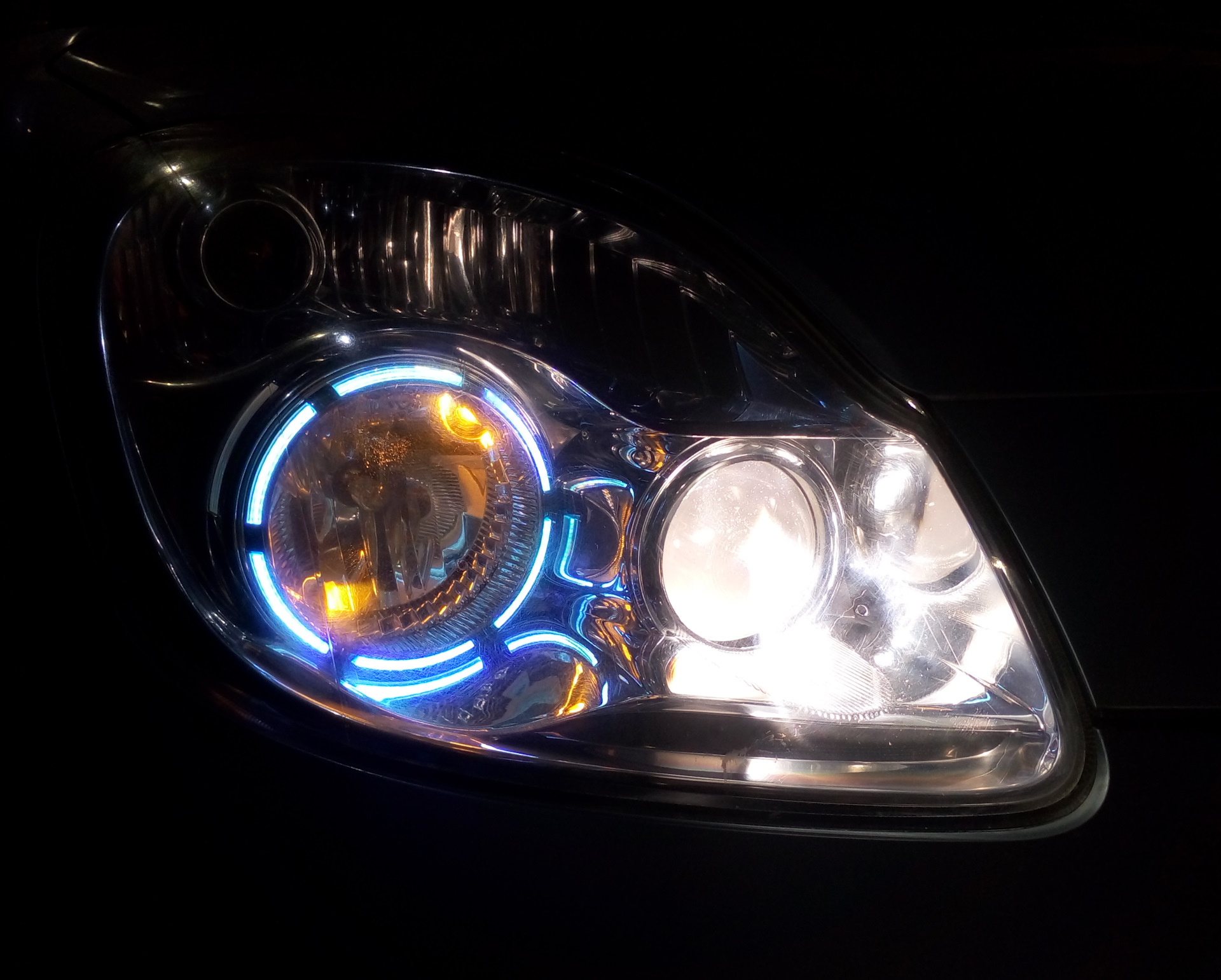 Преображение фар. Часть 2. Ангельские глазки — Mazda Verisa, 1,5 л ...
