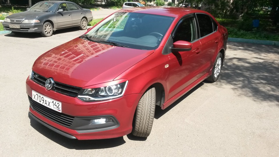 Volkswagen Polo sedan r line