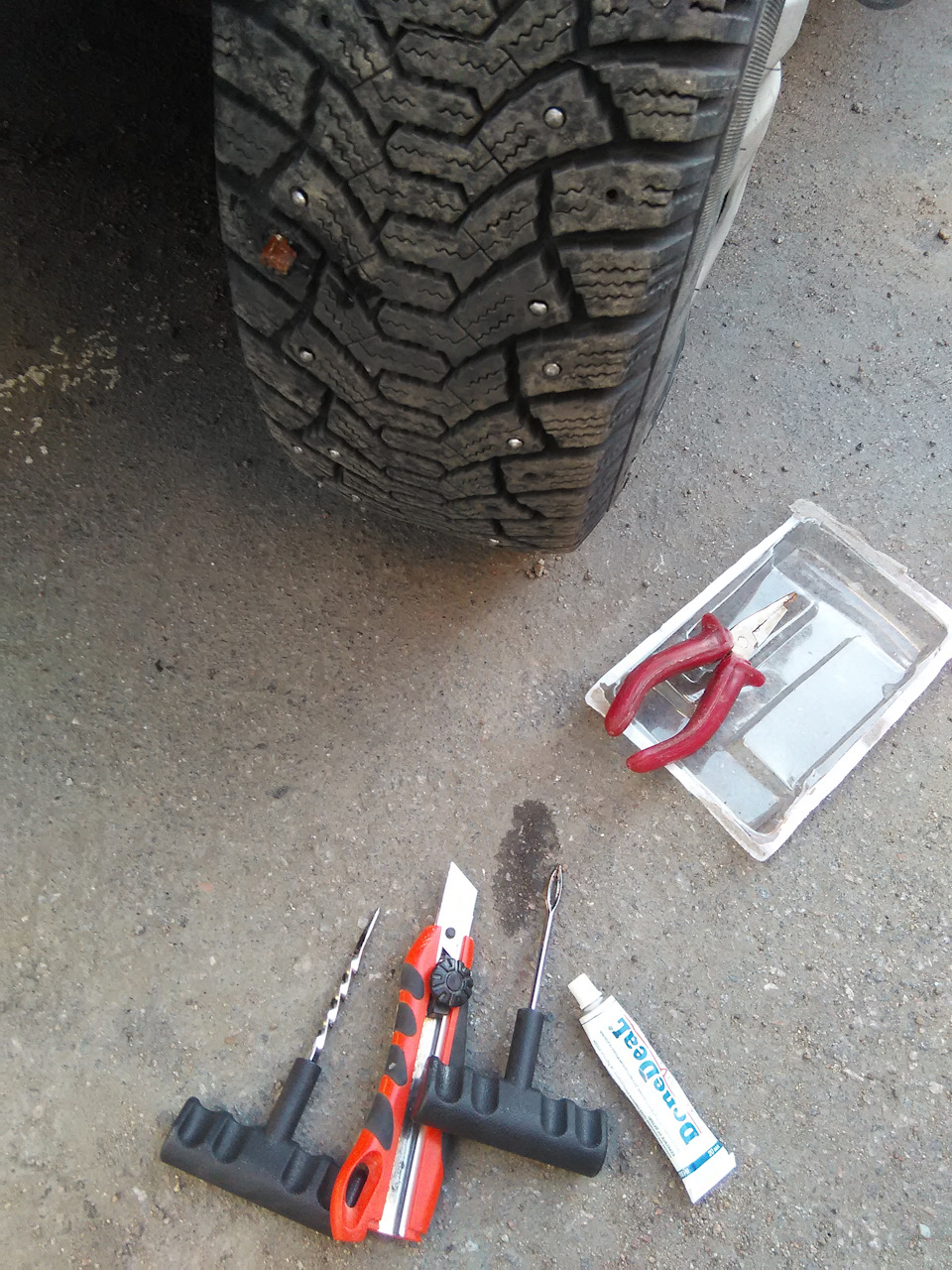 Самостоятельный ремонт проколов колеса — FIAT Albea, 1,4 л, 2010 года ...