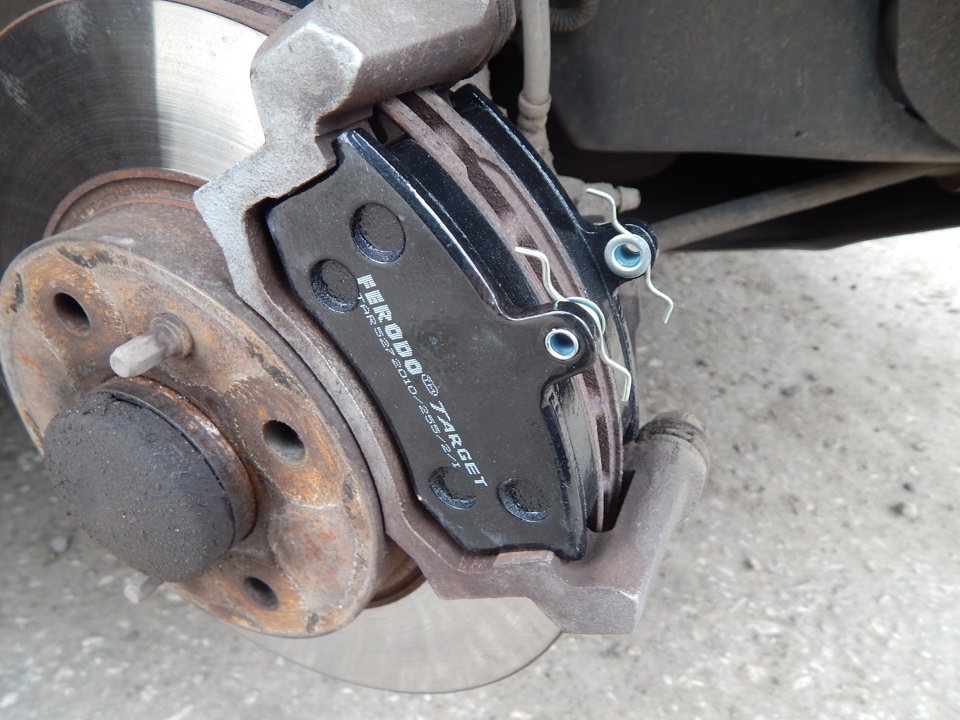 Замена тормозных накладок и ревизия пневмо-системы. — Lada Гранта, 1,6 ...