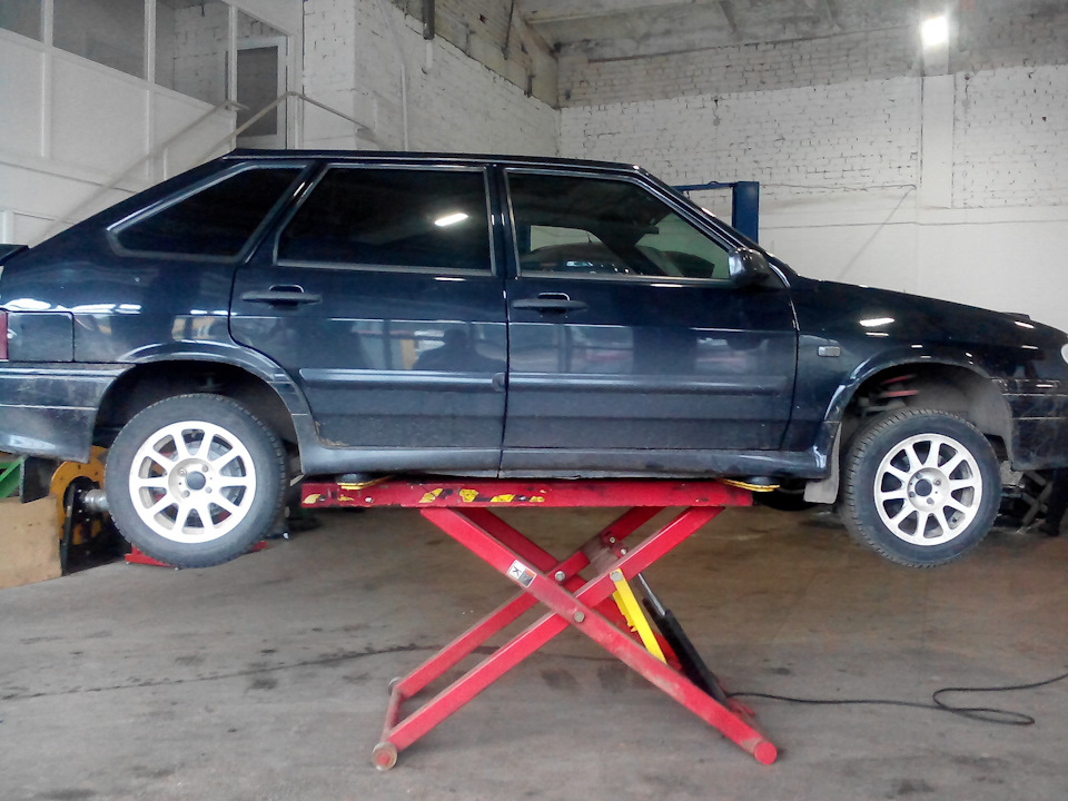 №87 Потекла помпа, отпал усилитель звука — LADA 2114, 1,6 л., 2010 года ...