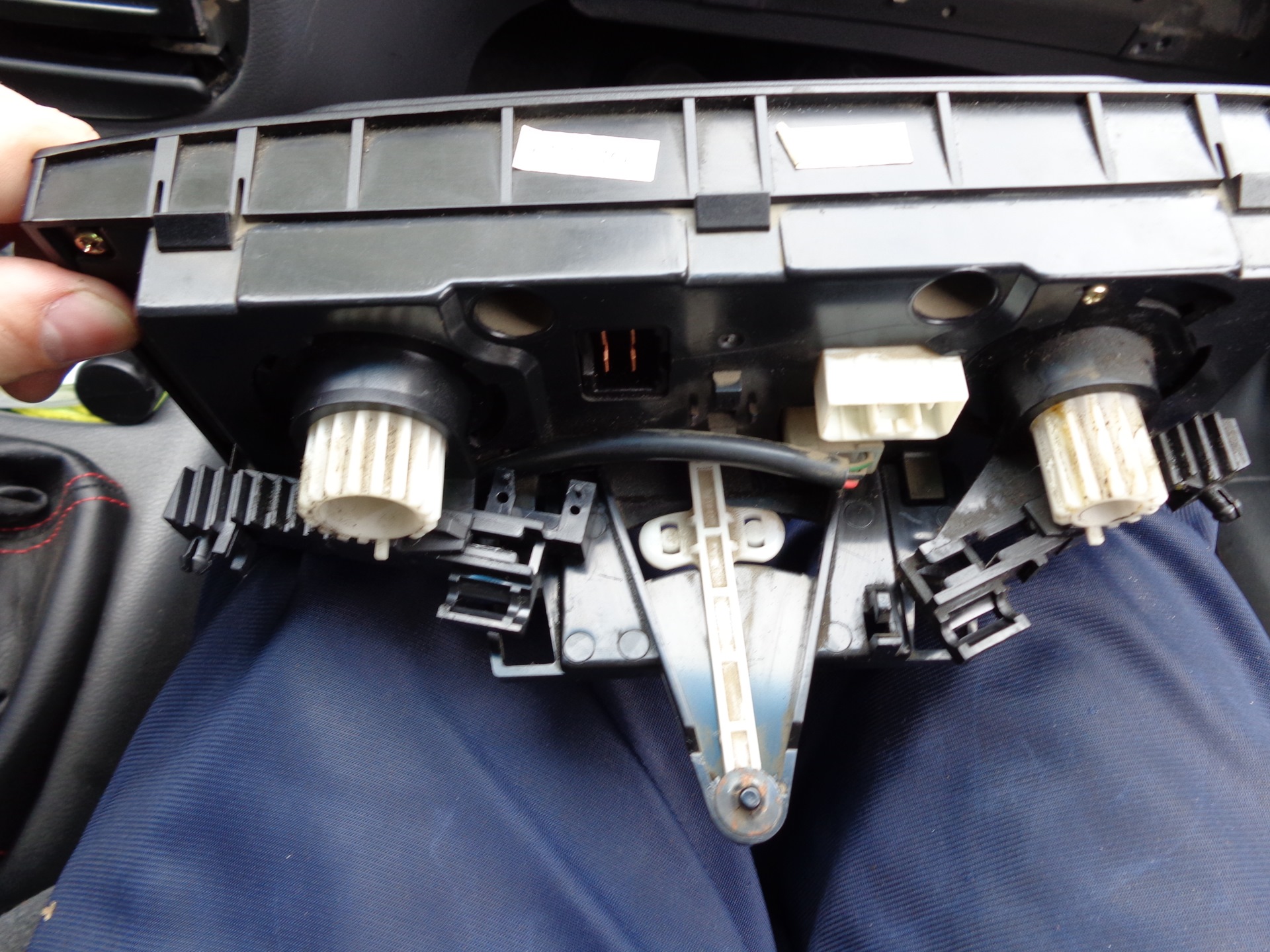 Кран отопителя на дэу джентра. Не работает переключатель обдува. Кран печки аккорд 7. Переключатель печки москвич 2141. Не работает переключатель обдува.