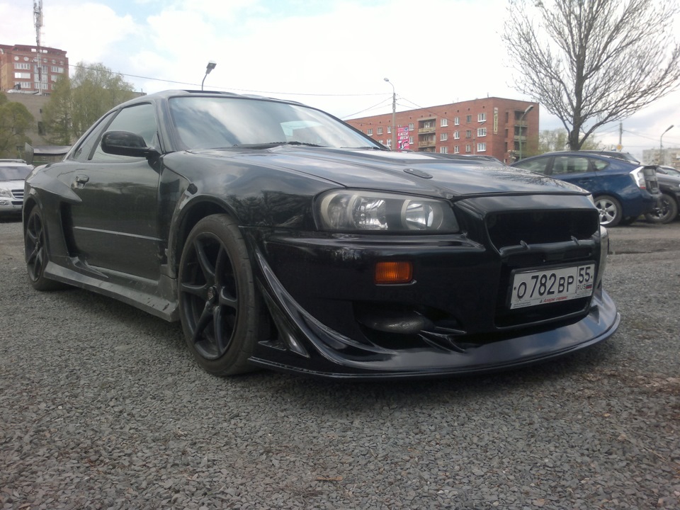 C West Nissan Skyline r34