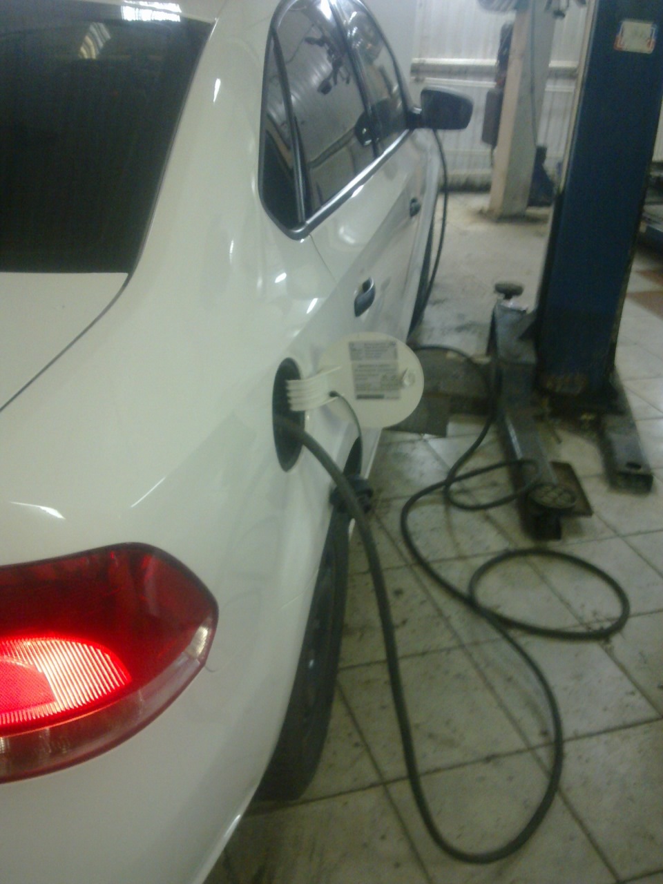 замена топливного фильтра и чистка инжектора — Volkswagen Polo Sedan, 1 ...