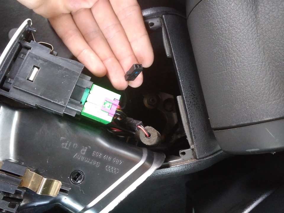 Лампа стояночного тормоза ты гдэээ?) — Audi A6 (C5), 2,4 л, 1999 года ...