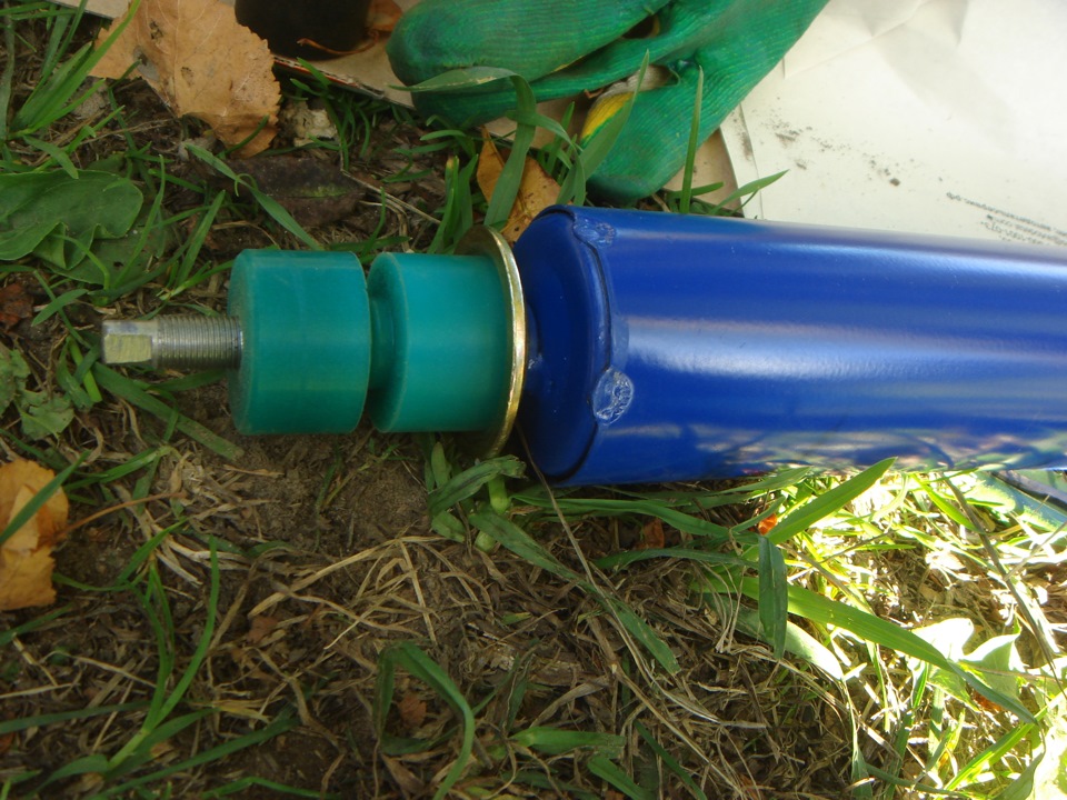 Установка газомасляных амортизаторов. — ГАЗ 3110, 2,3 л, 2001 года ...