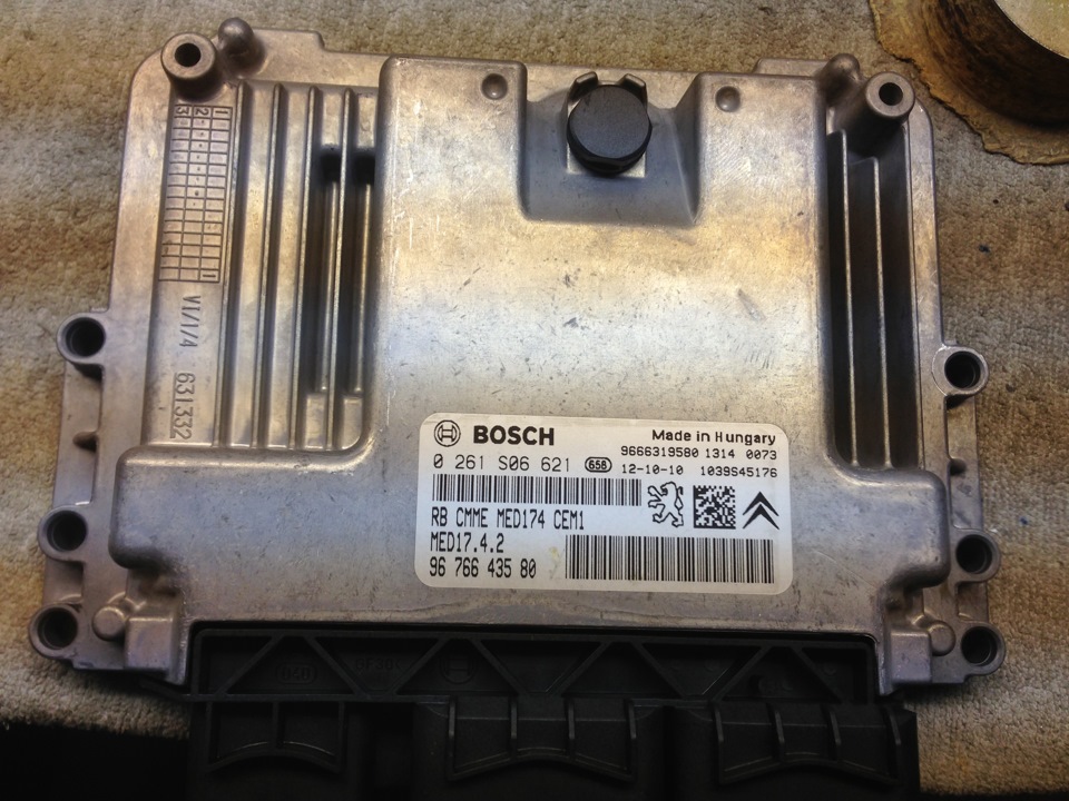 Блок bosch. Bosch Mev17.4.2. Блок управления Mev 17.4.2 Пежо. Mev17.4.2 PSA. Peugeot Mev17.4 pinout.