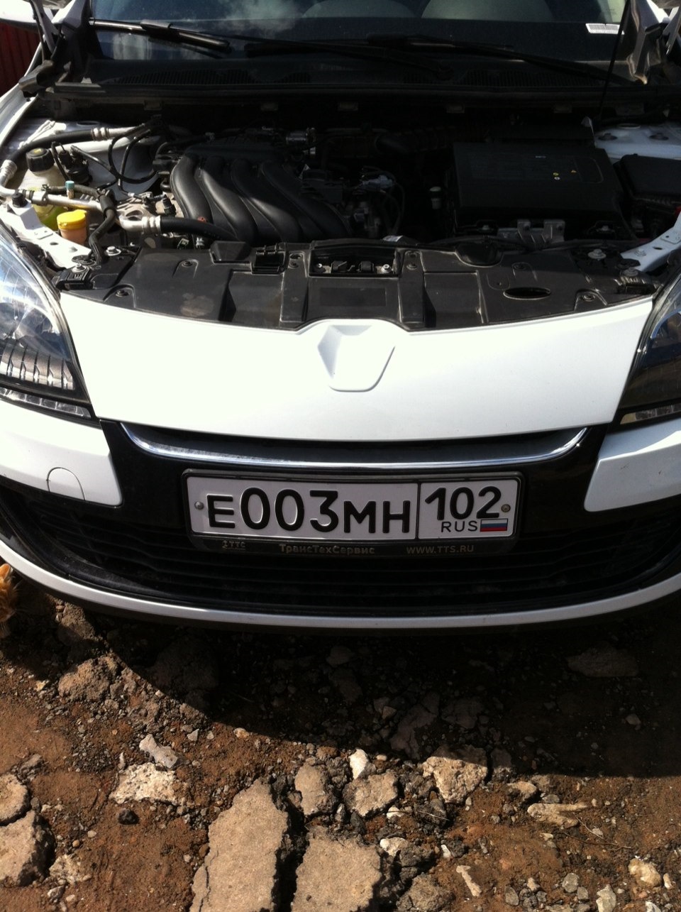 Резинки под капот — Renault Megane III, 1,6 л, 2013 года | тюнинг | DRIVE2