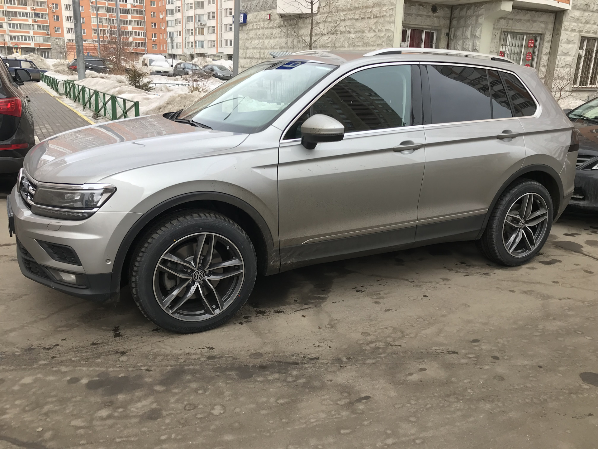 Литые диски на тигуан. Tiguan 2 колеса r19 255 50. Volkswagen Tiguan 2 диски r19. Тигуан 2 диски р19. Тигуан 2 r19.