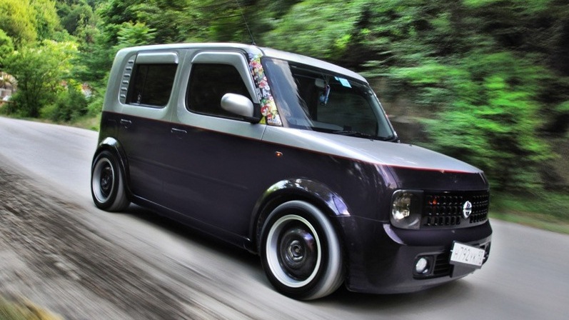 машина nissan cube