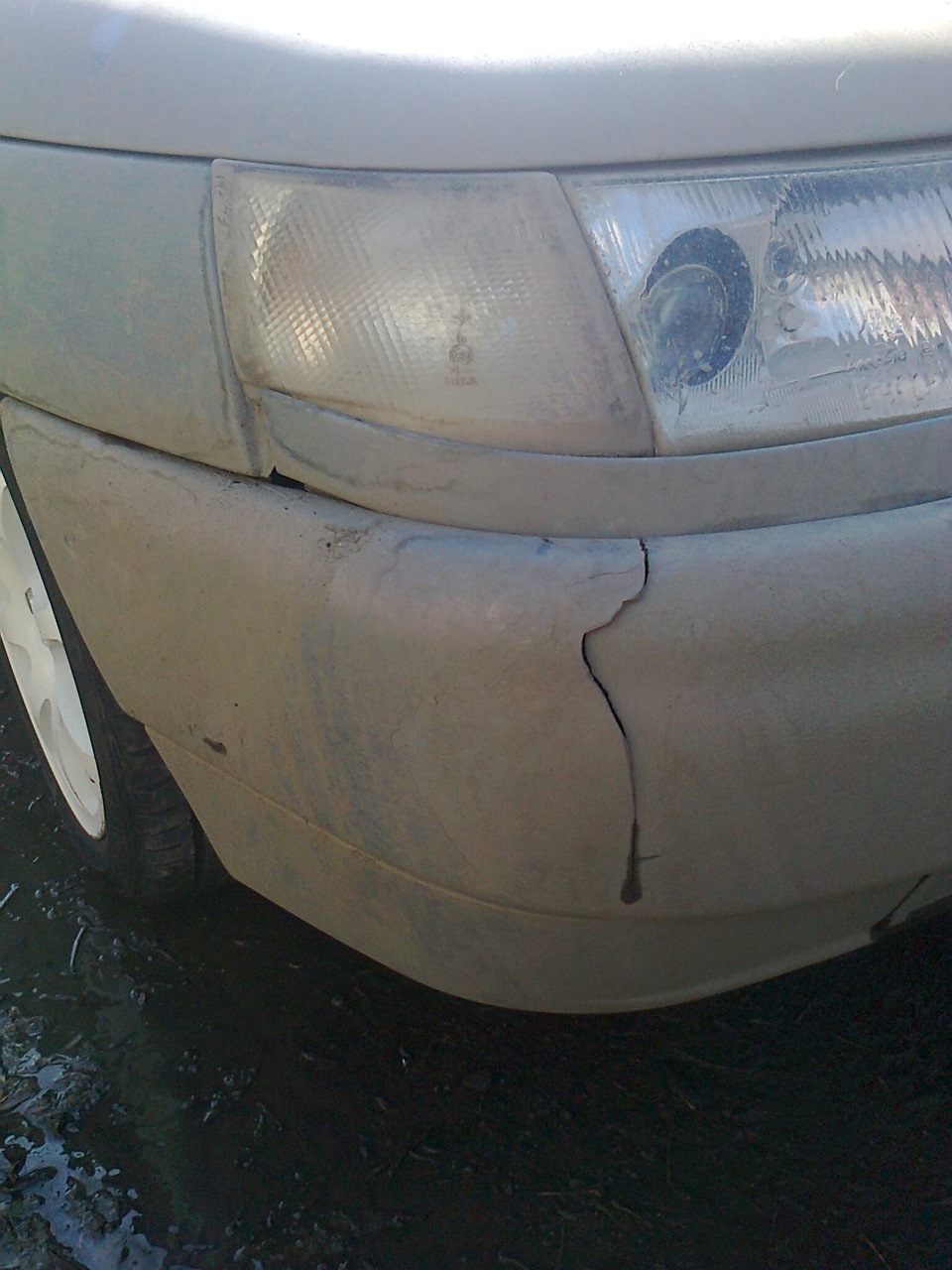 лопнул бампер — Lada 21102, 1,5 л, 2002 года | визит на сервис | DRIVE2