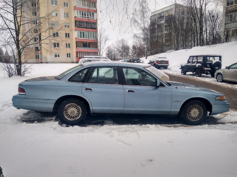 Фото в бортжурнале Ford Crown Victoria (1G)