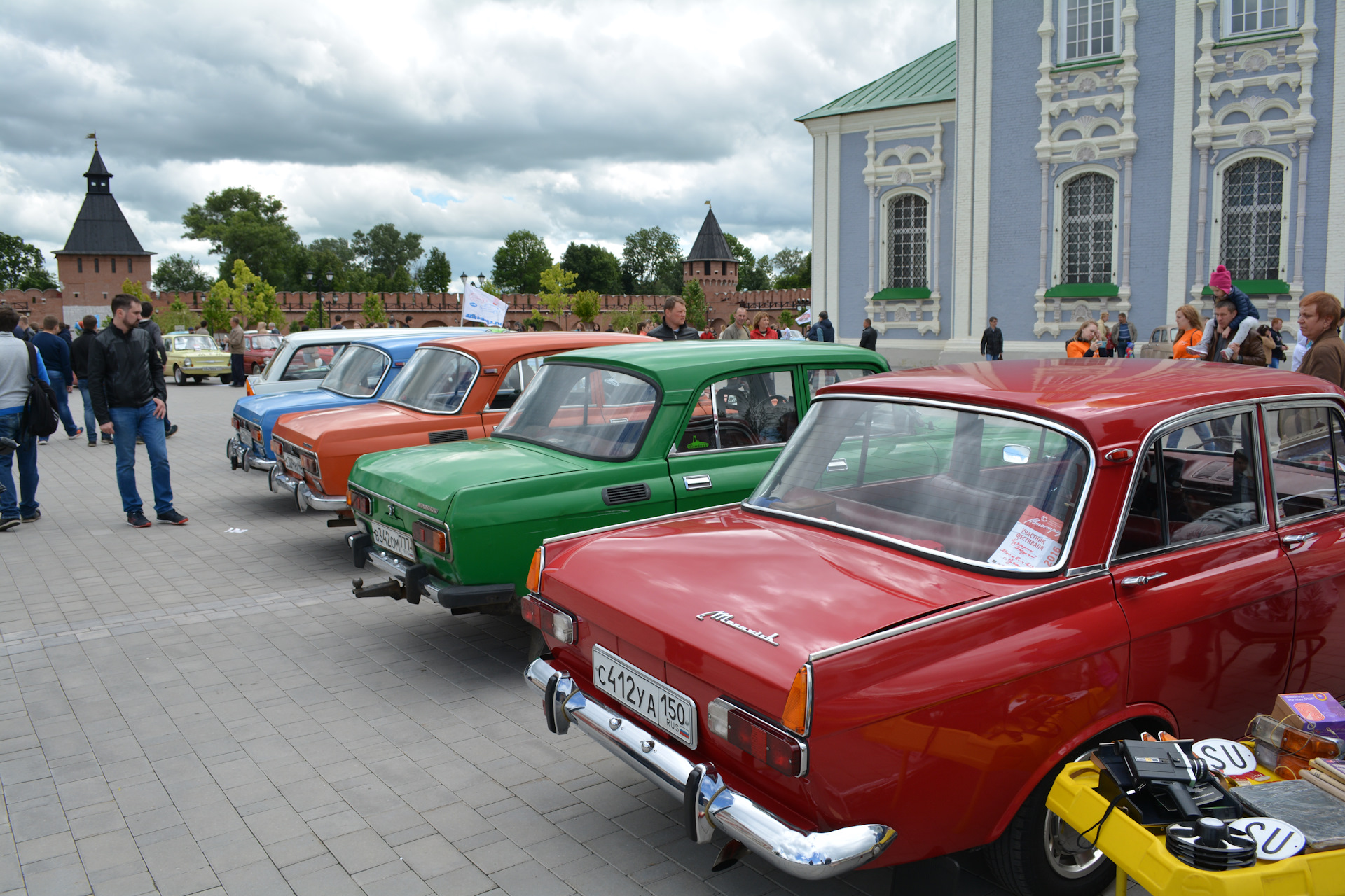 Москвич нижний новгород. Автострада Тула 2016. Памятник москвичу Тула. Патрульный Москвич Тула. Памятник патрульный Москвич в Туле.