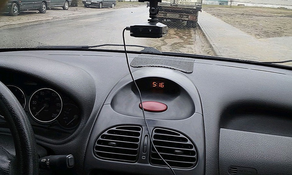 Купил коврик под телефон))) — Peugeot 206, 1,1 л, 2000 года ...