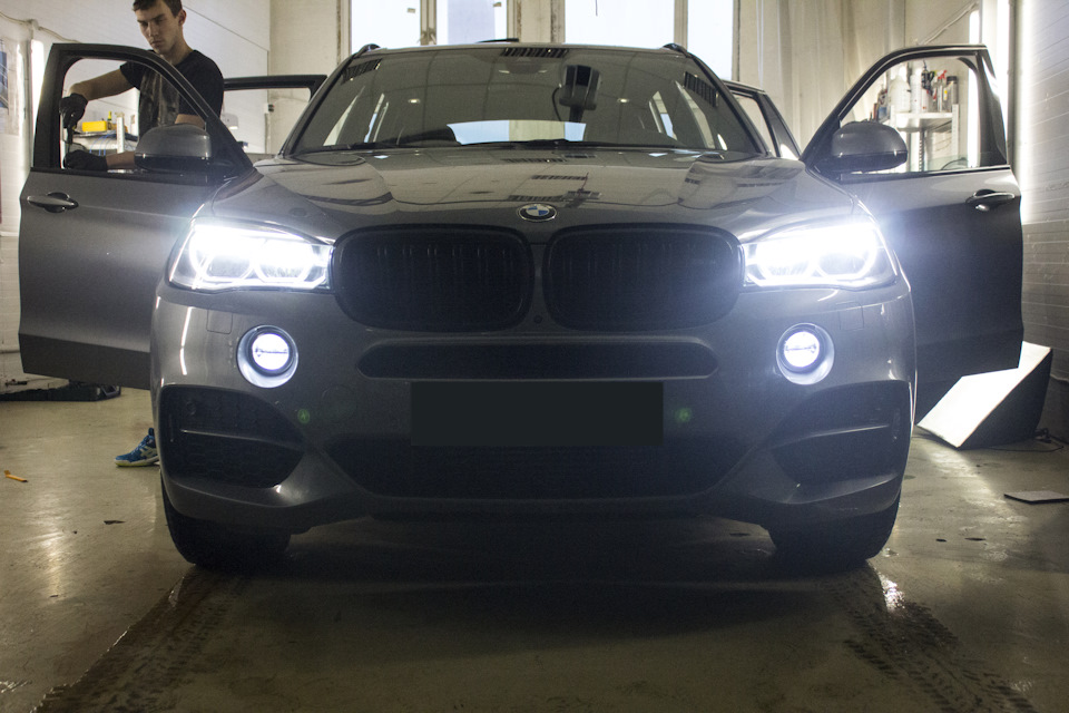 BMW X5. Черное глянцевое дерево для салонных планок. Аквапринт ...