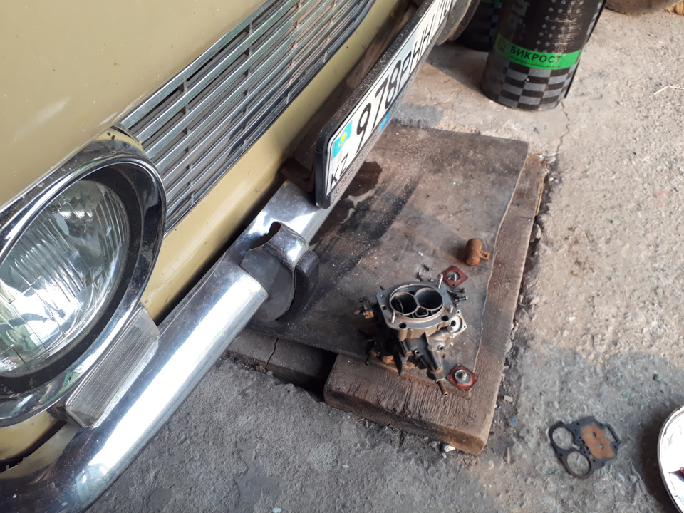 Замена утонувшего поплавка карбюратора ДААЗ-2105 — Lada 2101, 1,3 л ...