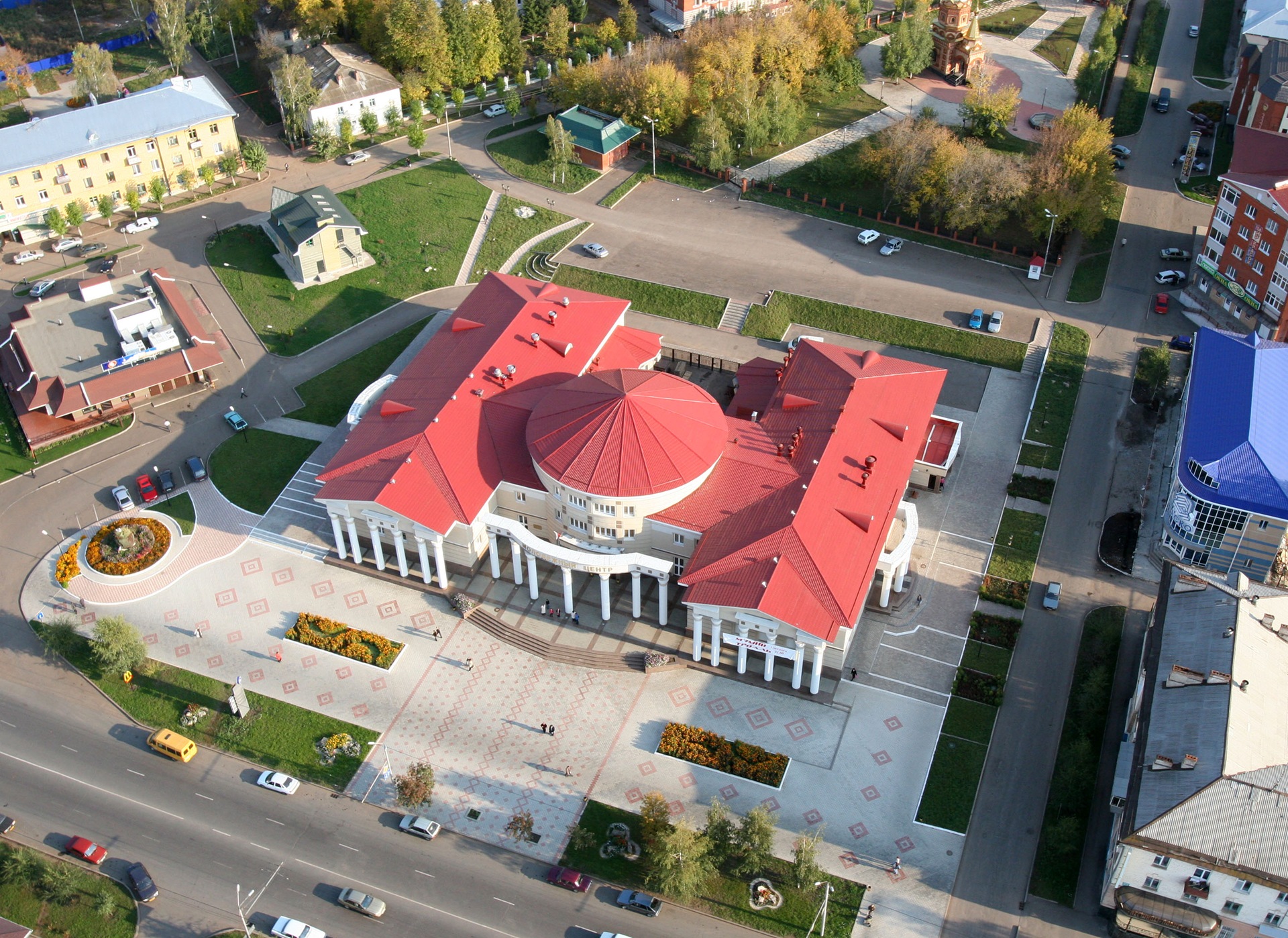 Жк город альметьевск. МЦ Альметьевск. Молодёжный центр Альметьевск. Альметьевск центр. Альмет центр Альметьевск.