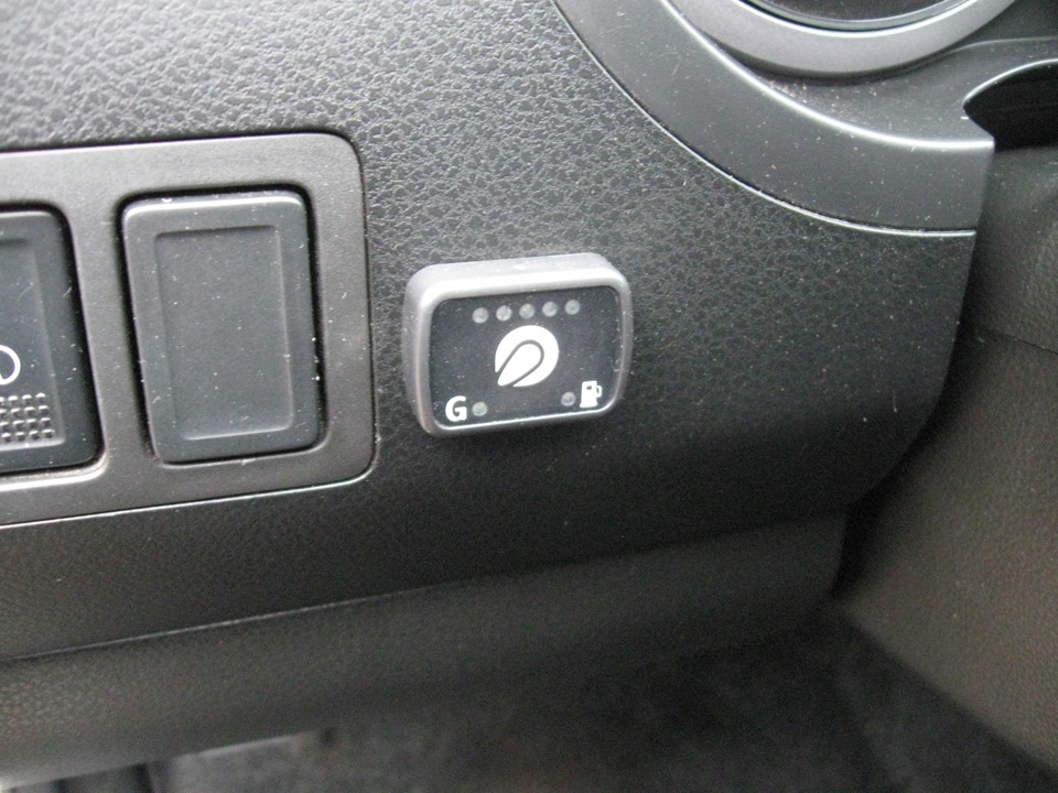 Кнопка пикает. Переключатель Ловато 4 поколения. Штатная кнопка газа. Автомобильный переключатель газа.