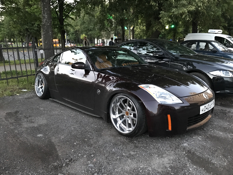 Nissan z350 красные диски