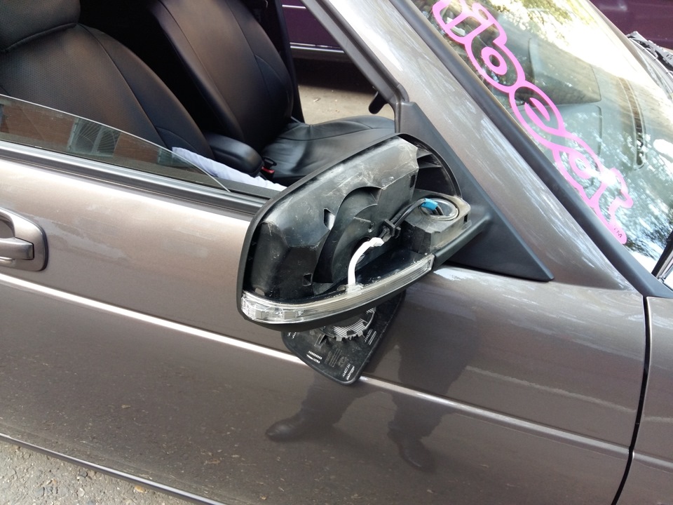 Замена повторителя поворотника — Lada Приора седан, 1,6 л, 2014 года ...