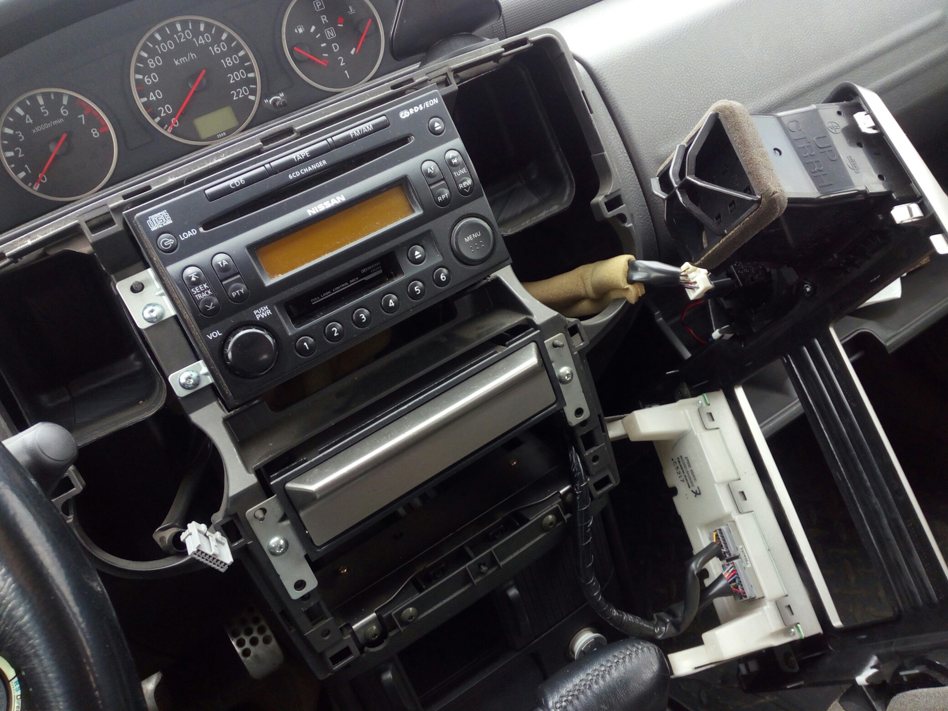 Как снять магнитолу x trail Замена ГУ nissan x-trail t30 на Pioneer FH-X380UB - Nissan X-Trail I (t30), 2 л,