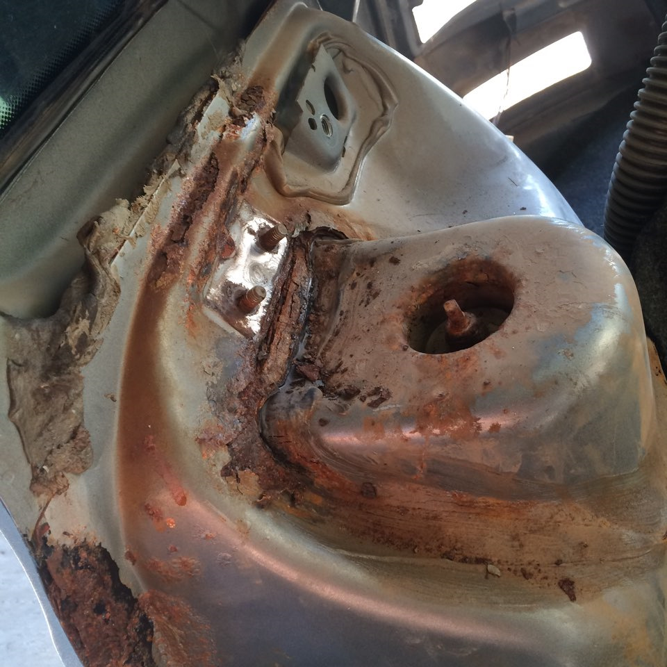 Сгнила калина 1. Приора ржавчина. Паджеро 4 гниют пороги. Сгнила калина 1. Пееворка угла крыла калина.