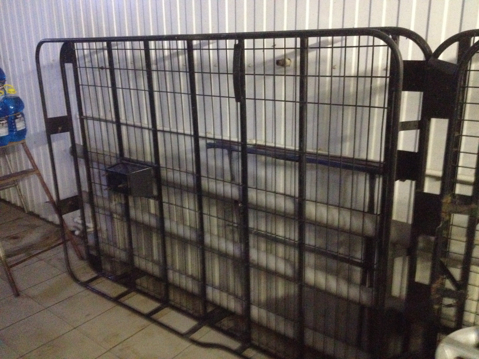 Продам экспедиционный багажник с креплением запаски, хайджека и лопаты ...