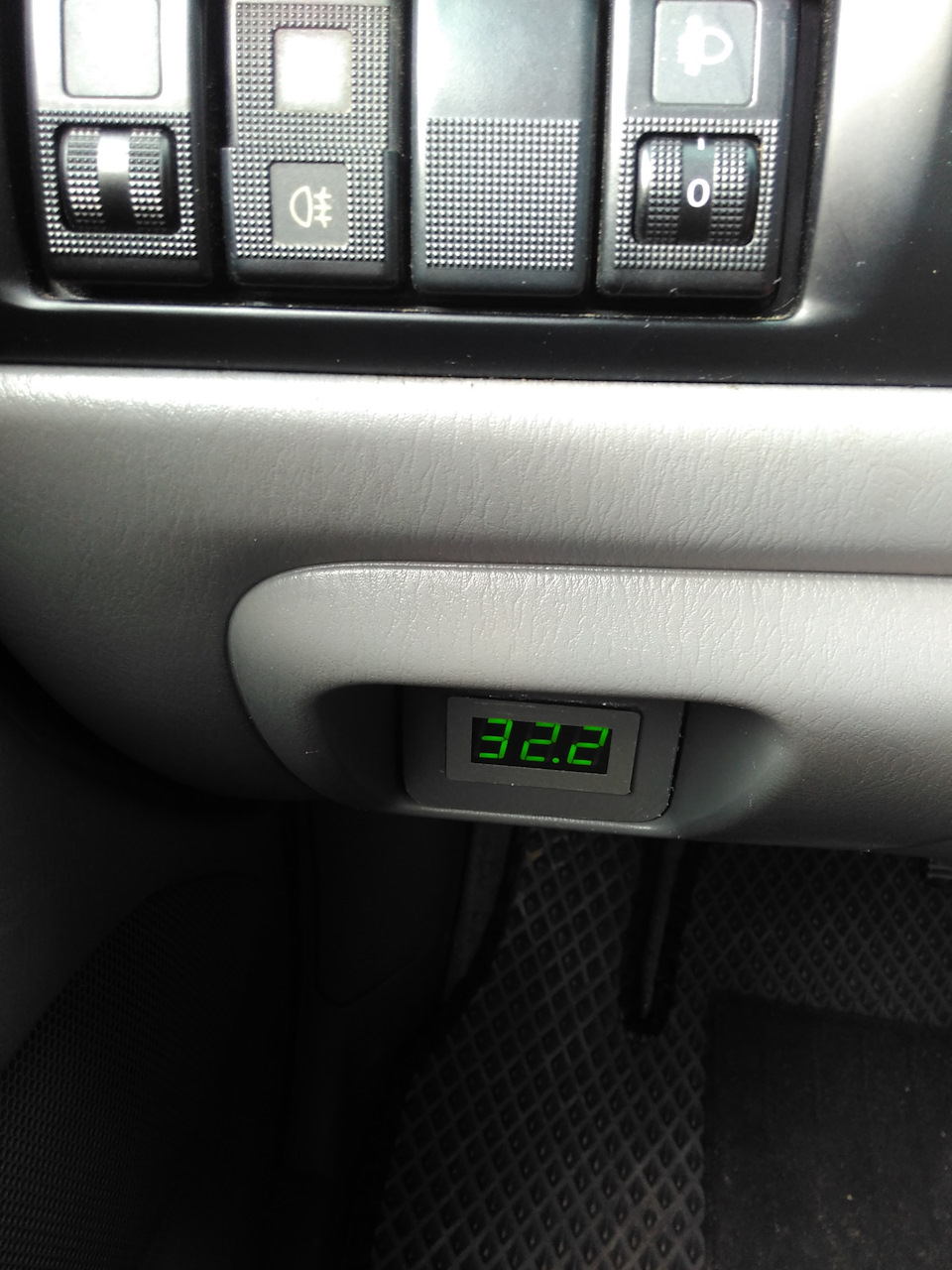 Как то так получилось, в дороге не мешает и не отвлекает. — Mazda MPV II