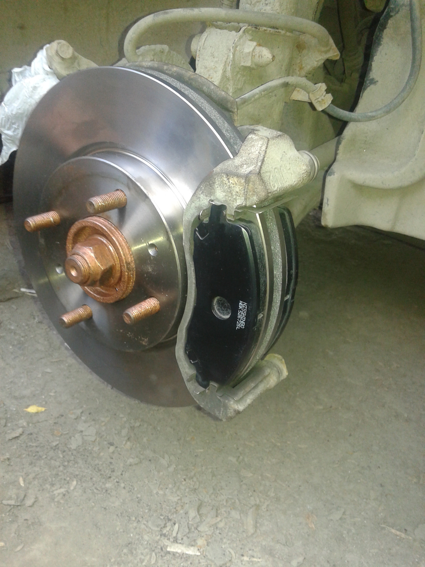 замена передних тормозных дисков и колодок — Mitsubishi Lancer IX, 1,6 ...