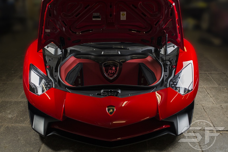 Lamborghini murcielago v12. Ламборгини багажник. Открытый багажник lamborghini. Ламборджини багажник. Lamborghini huracán капот.