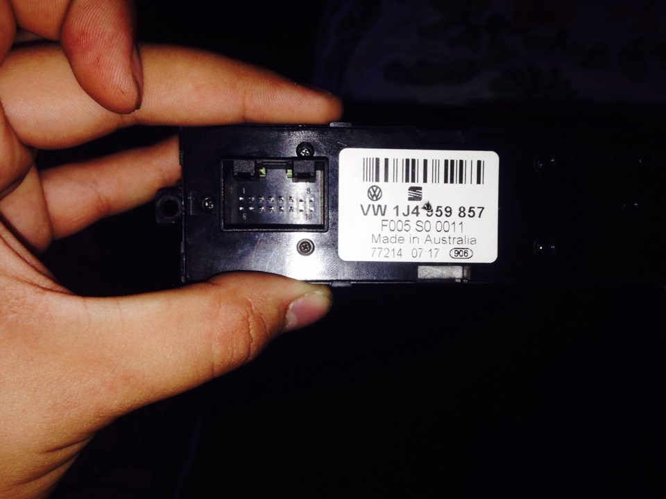 Запчасти на фото: 1J4959857, SO0011. Фото в бортжурнале Volkswagen Passat Variant (B5)