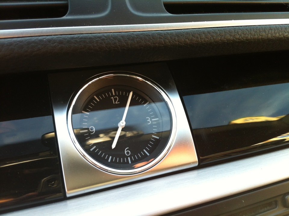 Установить часы в автомобиль