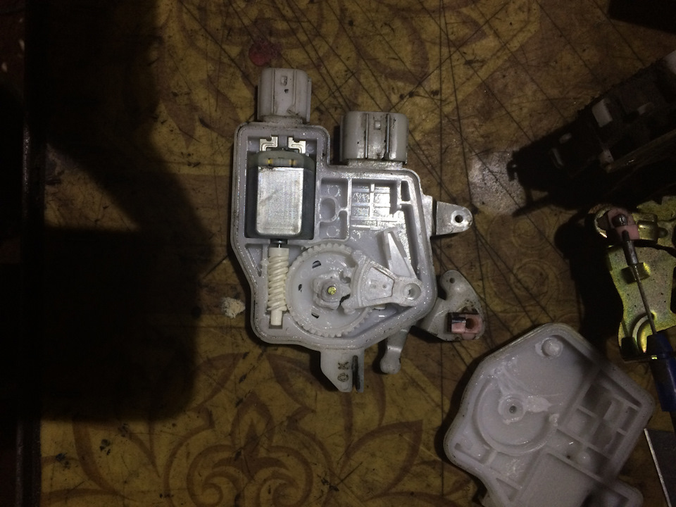 Ремонт электрозамка двери — Honda Accord (7G), 2 л, 2003 года | своими ...