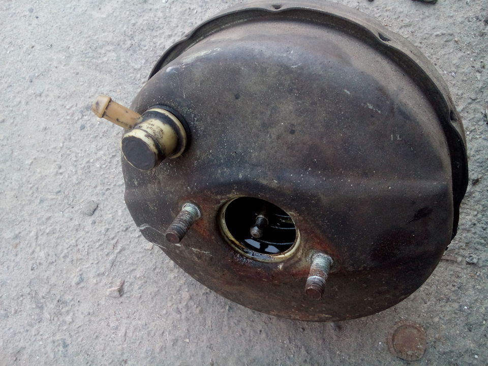 внутри видно тормозуху, не знаю выкинуть его или слить да просушить — ИЖ 2715