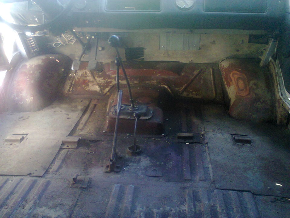 Подготовка!К заделке дыр и ржавничы на полу! — ЛуАЗ 969, 1,3 л, 1991 ...