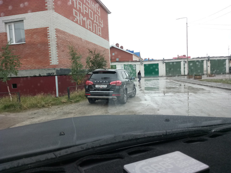 Кроссовер HAVAL H6 вид сзади, по прикольнее по элегантнее что ли смотрится того же H6 Hover, которого я видел в салоне покупая своего Студика 4-ре года назад! — Great Wall Hover