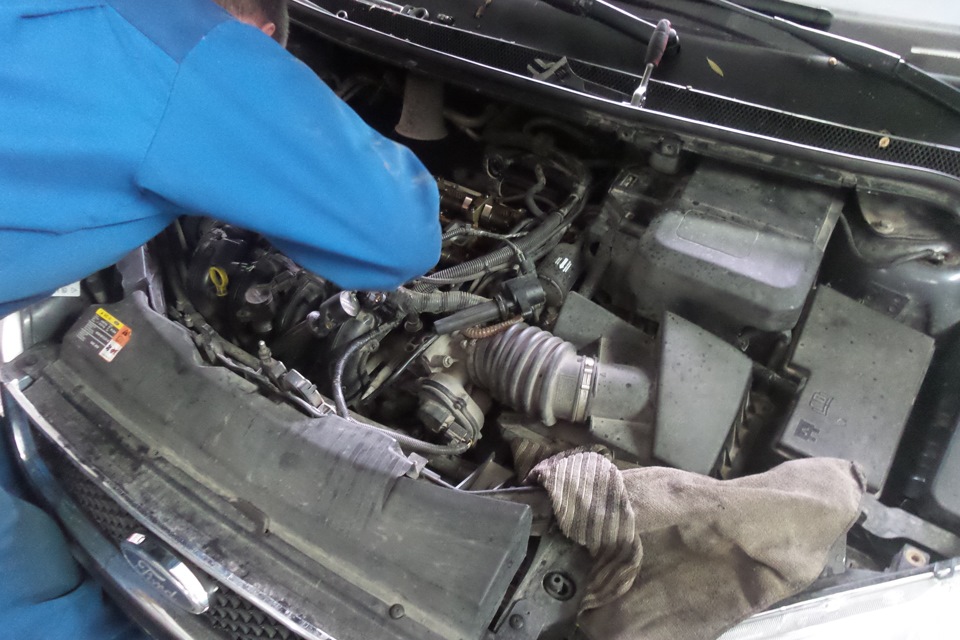 Замена прокладки клапанной крышки ФФ2 — Ford Focus II Sedan, 1,8 л ...
