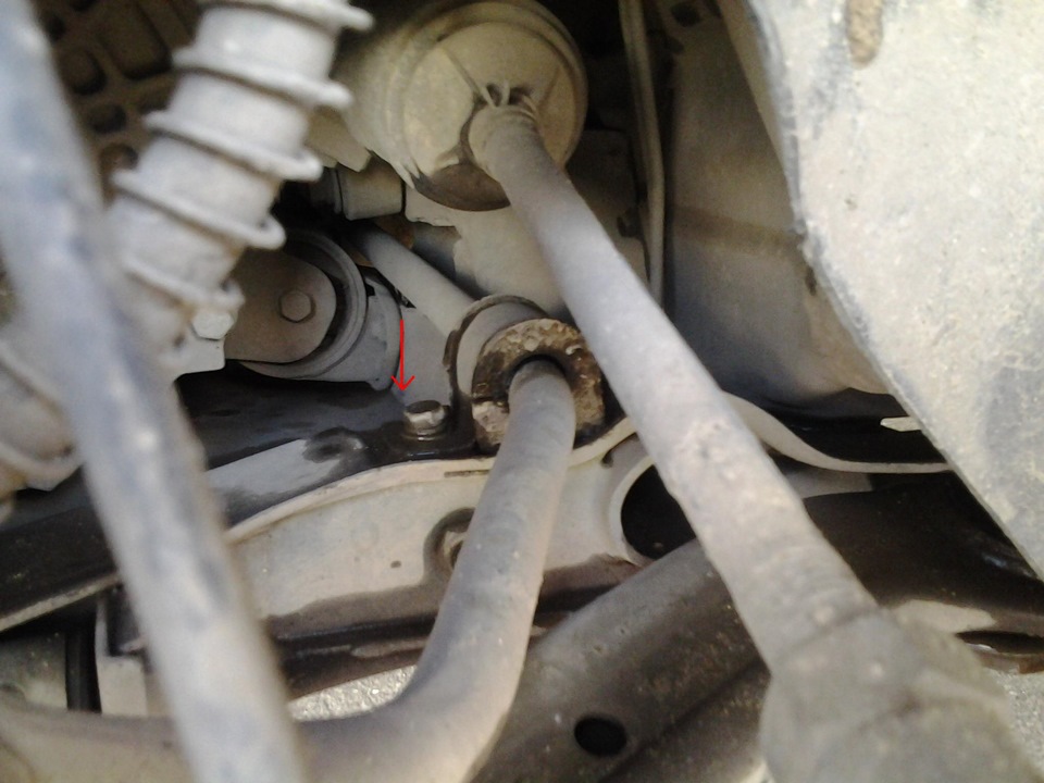 Замена втулок поперечного стабилизатора. — Hyundai Accent (2G), 1,5 л ...