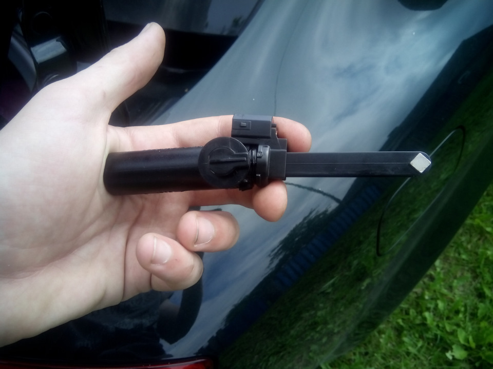 То из-за чего ломается бардачек… — Audi A4 (B6), 2 л, 2003 года ...