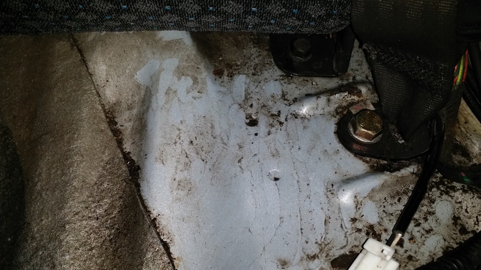 Вода под задним сидением. Вода под задним сидением. Хендай акцент вода под задним сиденьем. Вода под задним сидением. Вода под задним сидением.