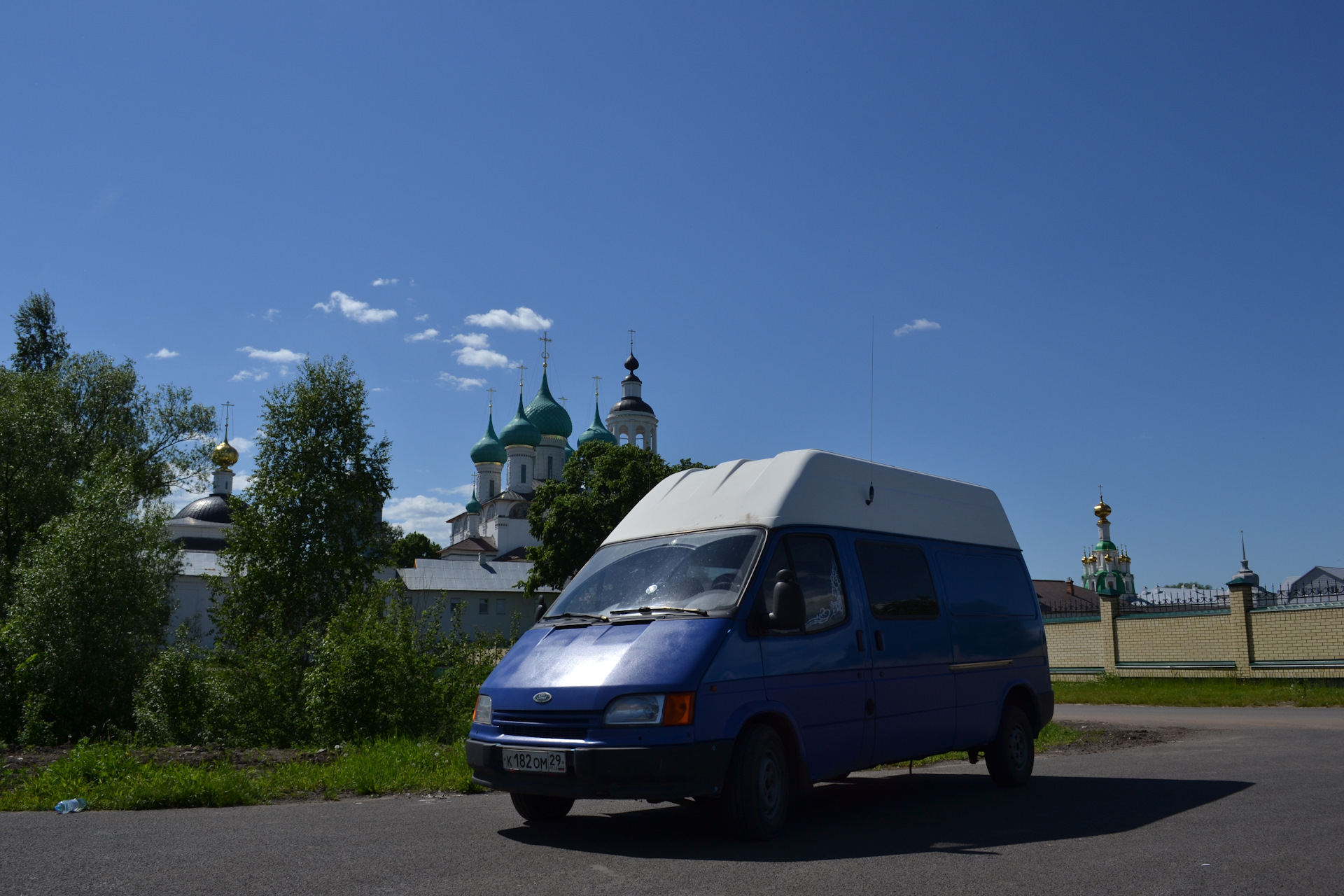 Открытие пляжного сезона. Толгский женский монастырь. — Ford Transit (4G),  2,5 л, 1991 года | путешествие | DRIVE2