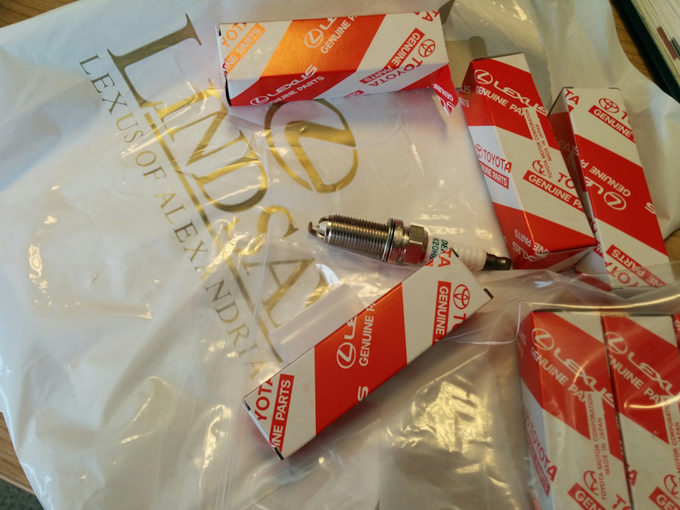 ТО: Свечная эпопея и замена прокладок правого ТНВД — Lexus IS-F, 4,9 л ...