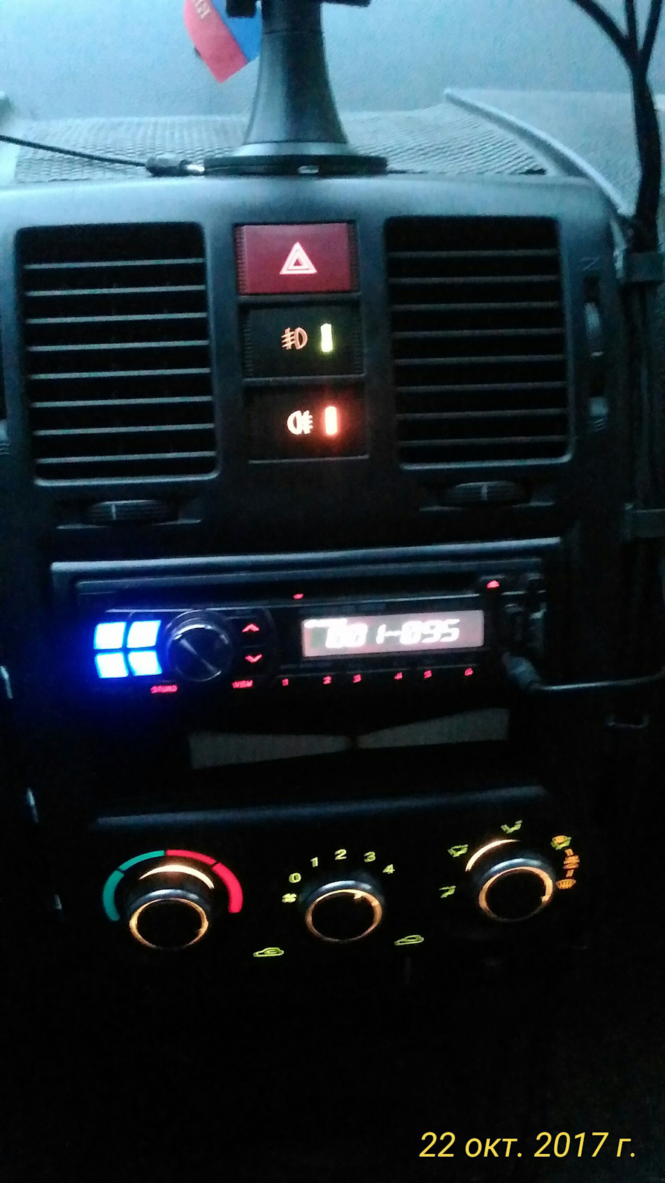 Замена лампочек в кнопках ПТФ, аварийки и попогрейки — Hyundai Getz, 1 ...