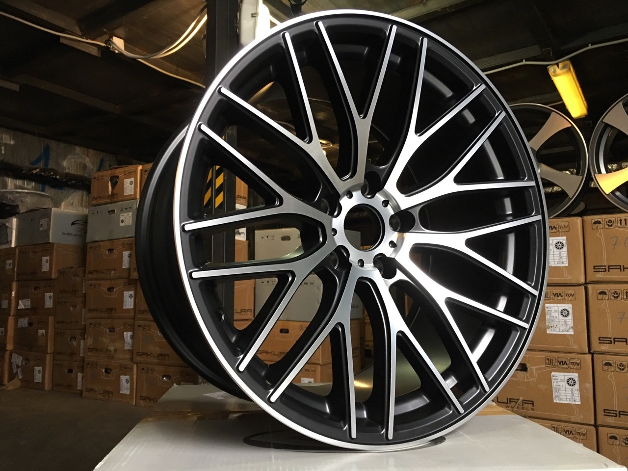 Диски дон. Sakura Wheels d8906. Sakura Wheels d9363 b. Отгрузка литых дисков. Sakura Wheels d2784 (268) на авто.