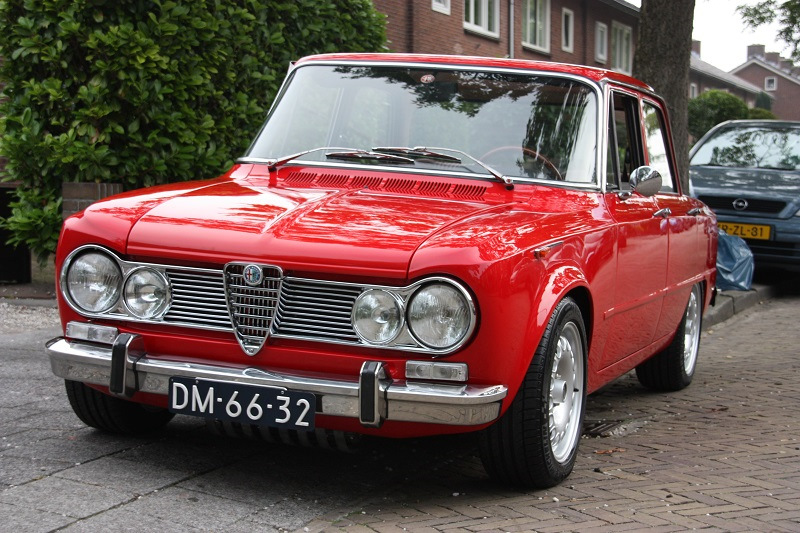 Альфа ромео похожие. Alfa Romeo Giulia super 1971. Alfa Romeo Giulia Старая. Alfa Romeo Giulia Retro. Alfa Giulia super.