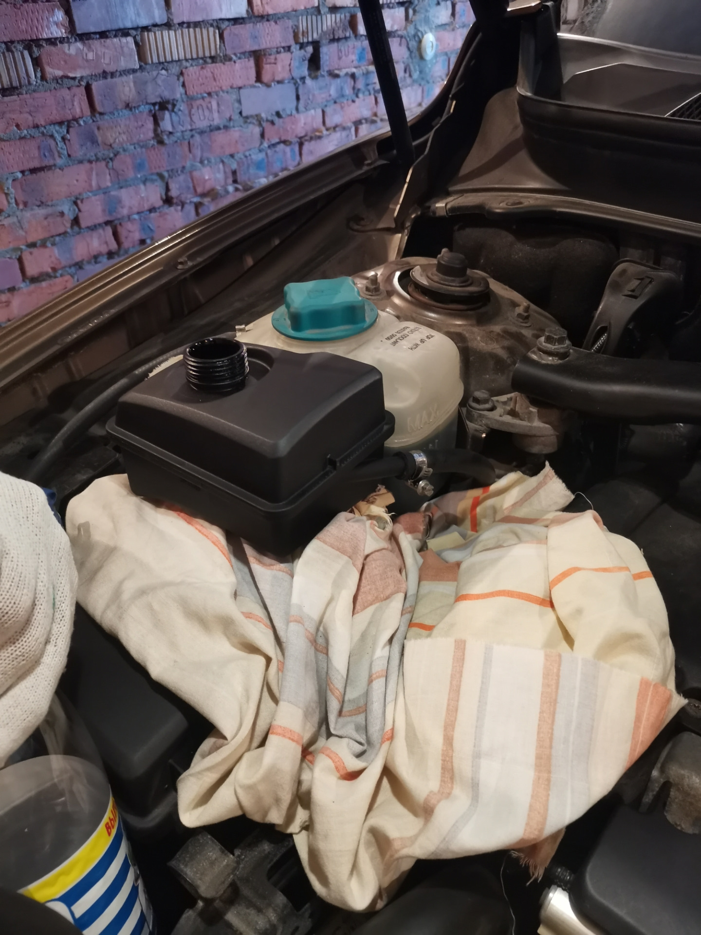 Замена жидкости ГУР — Volvo XC90 (1G), 2,5 л, 2012 года | плановое ТО ...