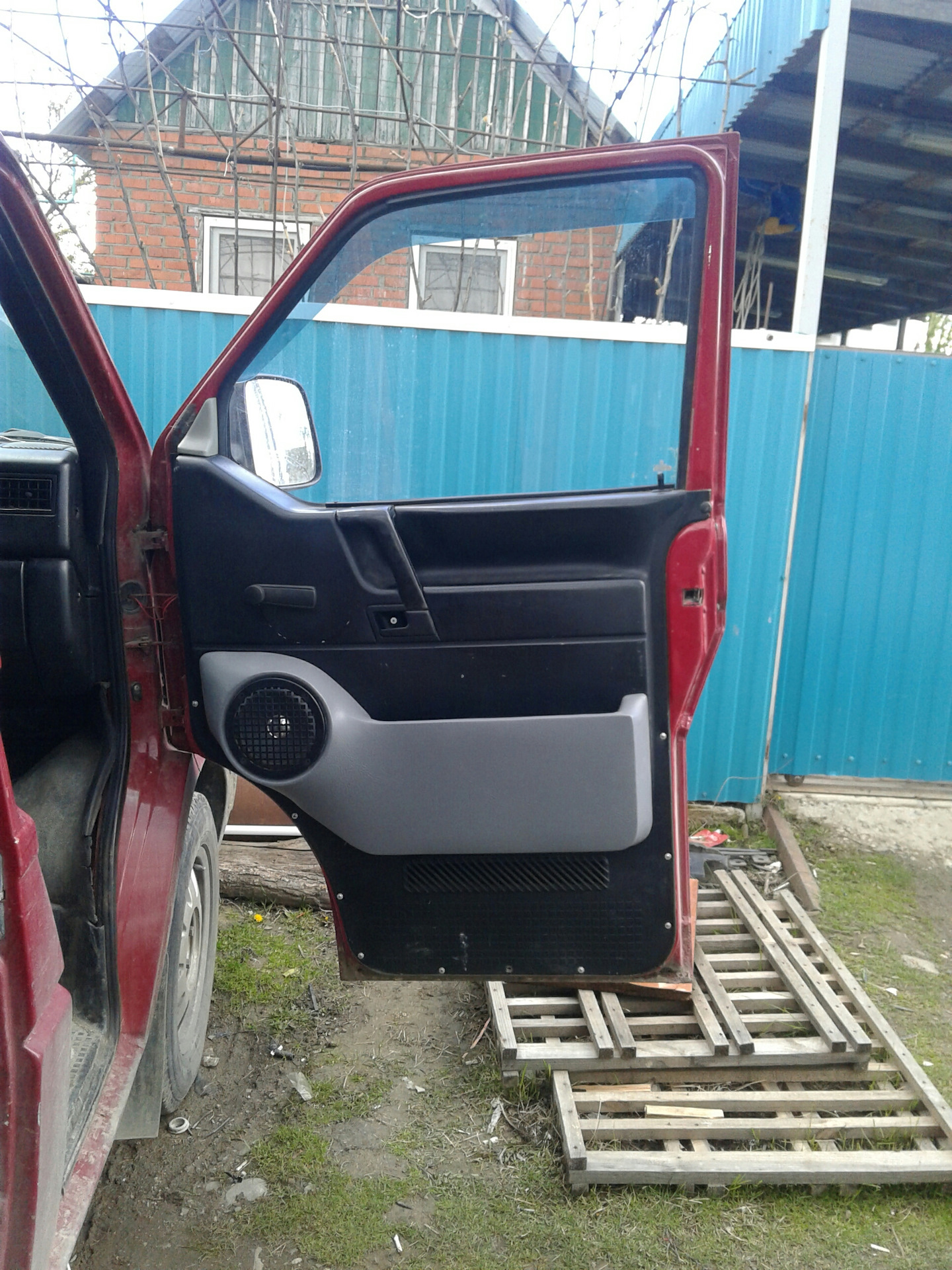 Акустика в транспортер т4. Подиумы для динамиков vw t4. Подиумы т4. Подиумы автозвук t5 caravelle. Акустические подиумы vw t4.