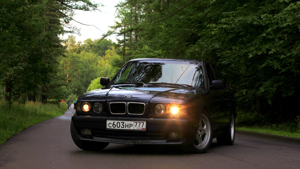 Е34 москва. БМВ е34 540. BMW e34 540 Black. БМВ е34 Сток. BMW e34 540i Black.