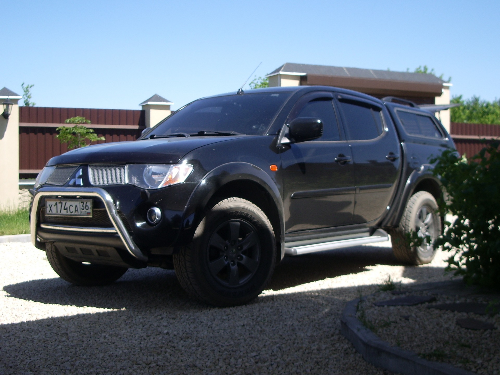 Mitsubishi l200 Black